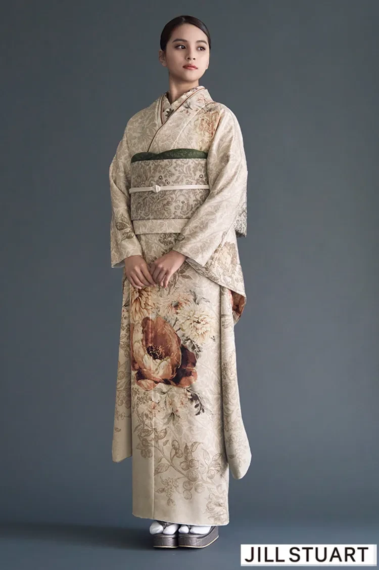 TAKAZENのレンタル振袖 JILL STUARTブランド振袖　淡い色/ベージュ　ピオニー　くすみ系　トレンド　洋風　おしゃれ　きれいめ【通販可】K1316