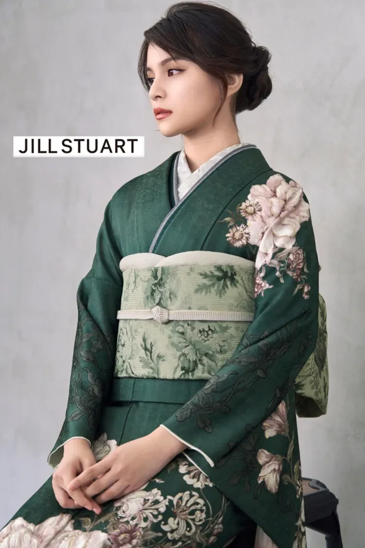 TAKAZENのレンタル振袖 JILL STUARTブランド振袖　緑/グリーン　ラナンキュラス　おしゃれ　大人っぽい　控えめ　きれい　上品【通販可】K1320