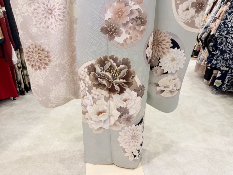 くすみブルーの大柄牡丹柄の安かわ