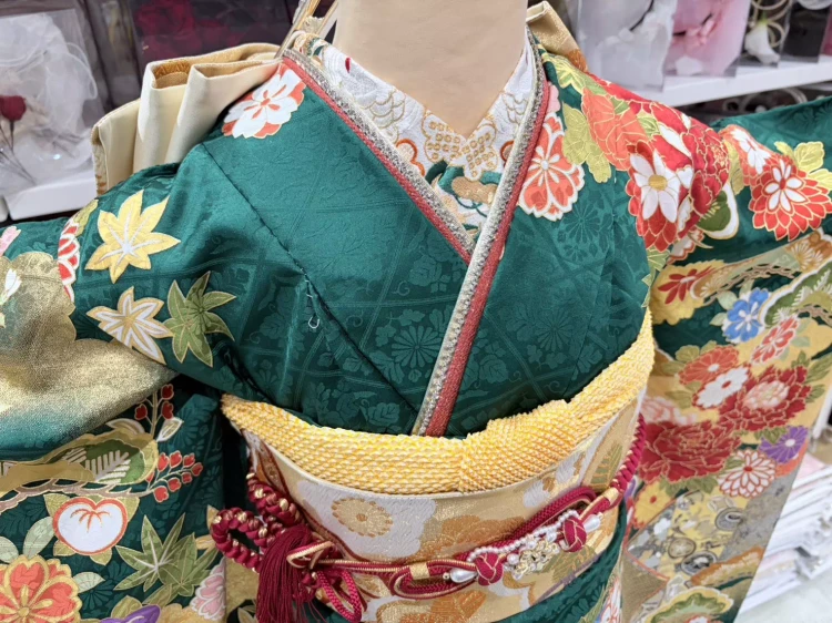 TAKAZEN姫路店　振袖　成人式　姫路市　プレミアム古典　緑色　金駒刺繍　豪華　華やか