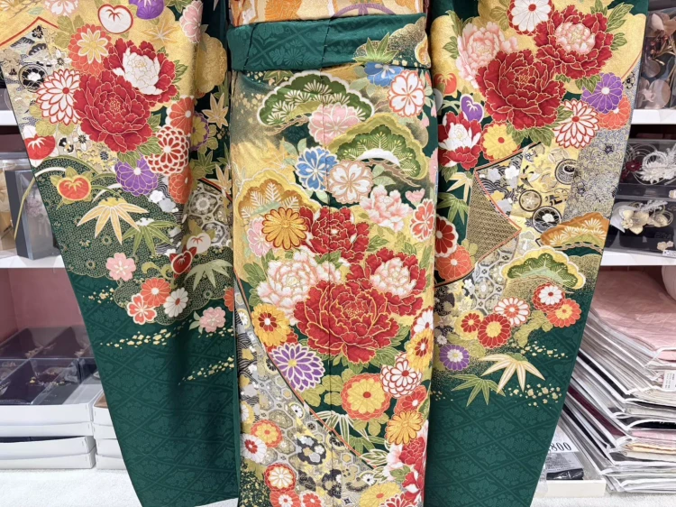 TAKAZEN姫路店　振袖　成人式　姫路市　プレミアム古典　緑色　金駒刺繍　豪華　華やか