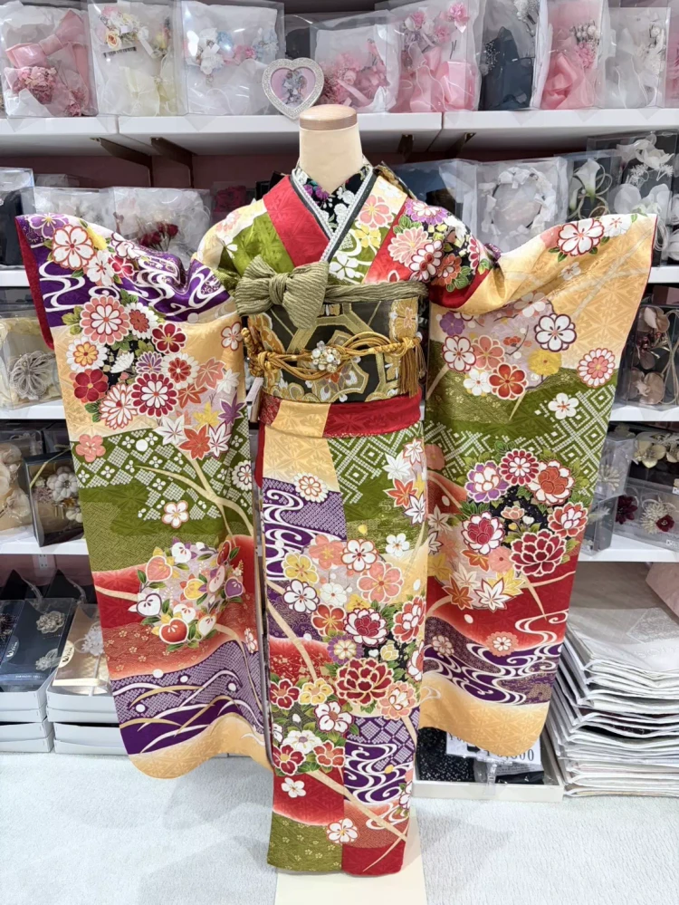 TAKAZEN姫路店　姫路市　成人式　振袖　古典柄　秋のイメージ　赤地　紅葉