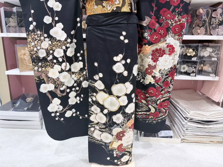 TAKAZEN姫路店　姫路市　加古川市　振袖レンタル　姫路の成人式振袖レンタル　黒地赤椿柄の粋古典振袖