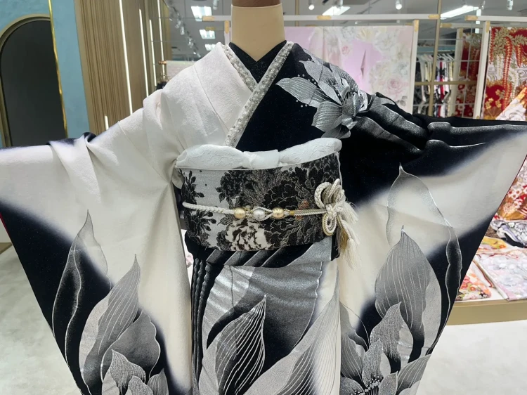 振袖レンタル　成人式　なんば　心斎橋　天王寺　大阪　人気安カワ黒白