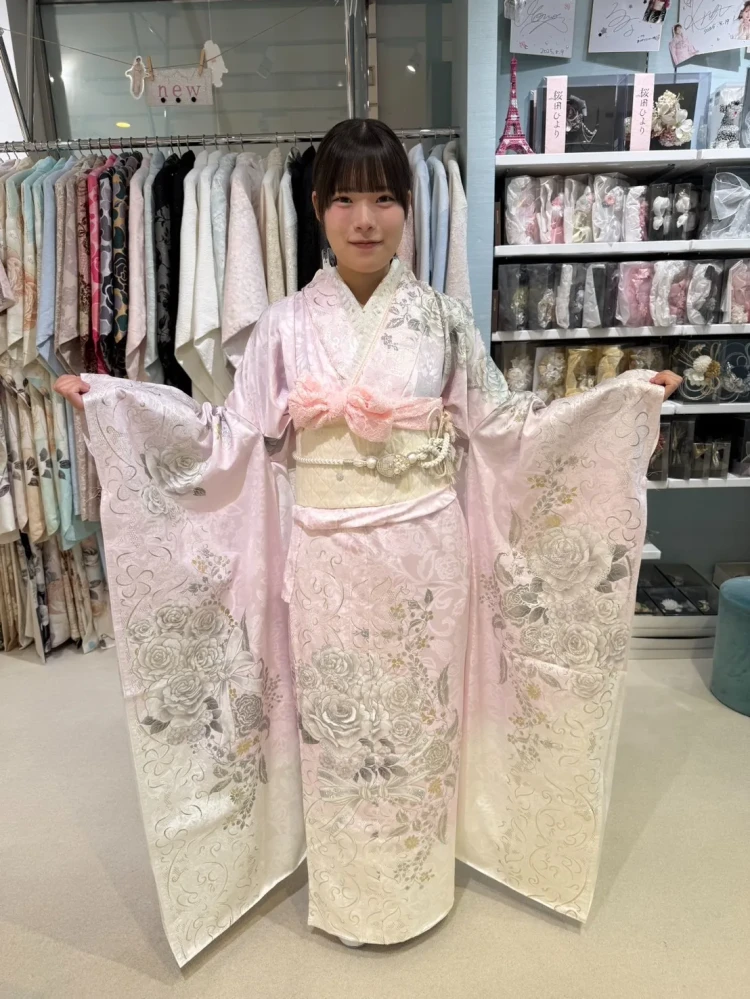 成人式　振袖レンタル　大阪　堺市堺区　HEPBURN　TAKAZENオリジナル　白　ピンク　バラ柄