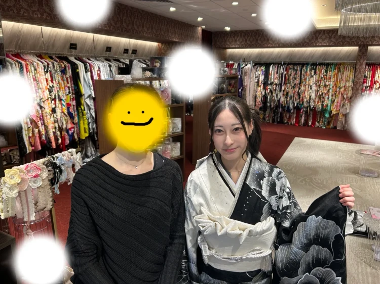 振袖レンタル　東京　表参道　黒　シルバー　キラキラ　おしゃれ　個性派　かっこいい　イマドキ　被りたくない
