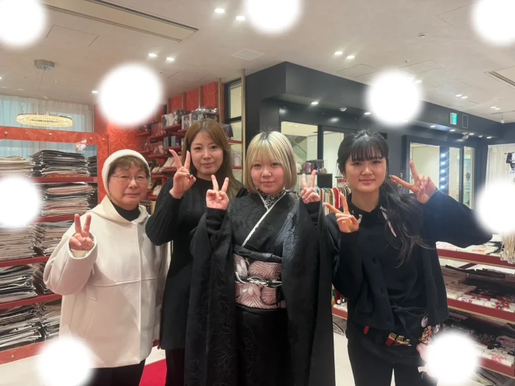 【TAKAZEN大阪梅田本店】♡3日　大阪梅田でヴィンテージ黒無地お振袖姫ちゃん♡
