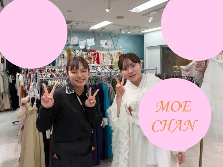 白色のドレス袴にふわふわ生地の中振袖のコーディネート　2026年卒業姫ちゃんのご紹介