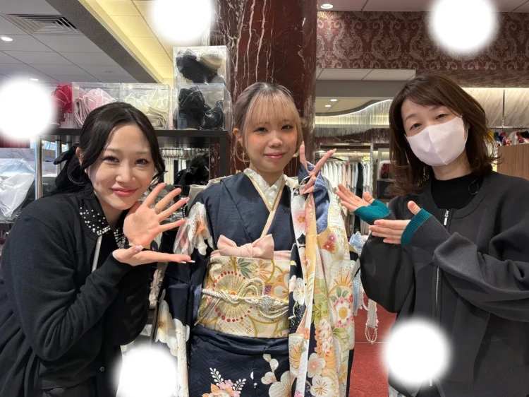 振袖レンタル　東京　表参道　かわいい　おしゃれ　個性派　かわいい　かっこいい　くすみ　イマドキ　ミントグリーン　被りたくない