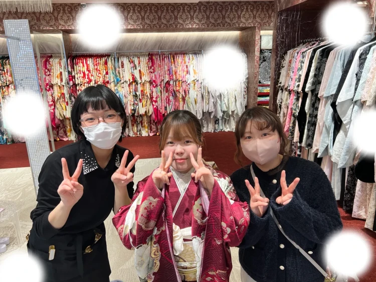 TAKAZEN東京表参道店Flagshipで赤の古典柄の成人式振袖レンタルコーディネート