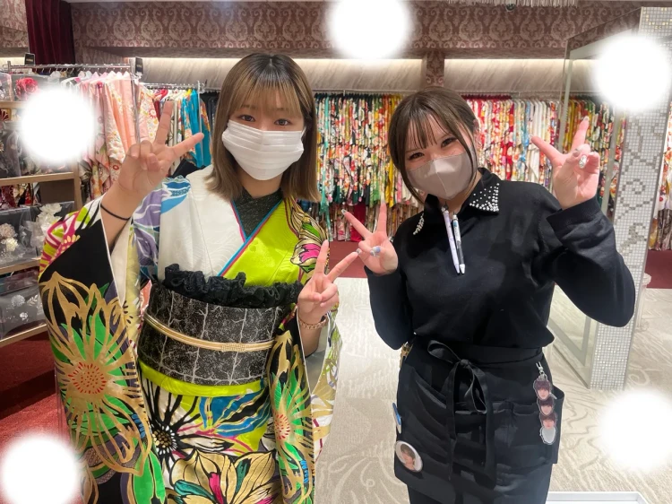 TAKAZEN東京表参道店Flagshipで黄緑や金色のお振袖、メーカブランドの振袖をご契約いただいたお客様の紹介