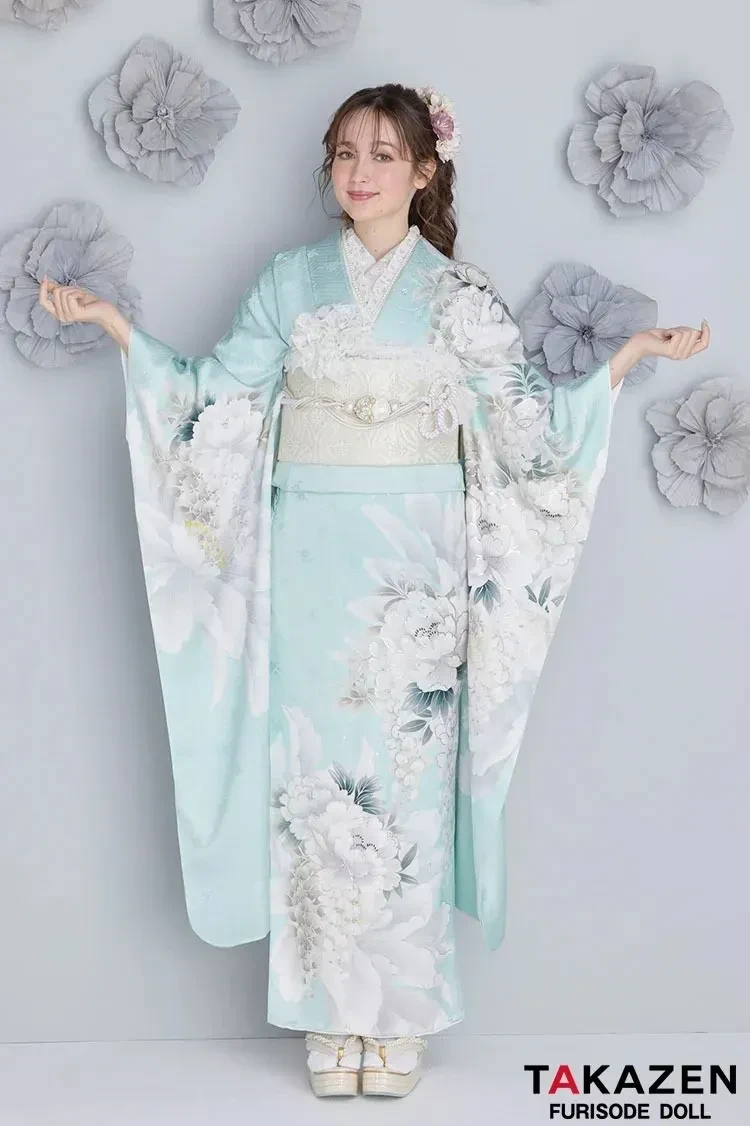 堺店で展示している水色のくすみカラー振袖