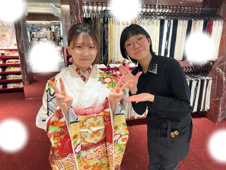 TAKAZEN東京表参道店Flagshipで赤のプレミアム古典の振袖をご契約いただいたお客様の紹介