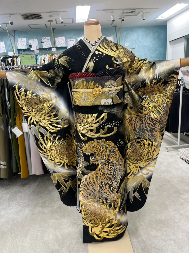 TAKAZENオリジナルのジャパンモード虎柄のお振袖のご紹介