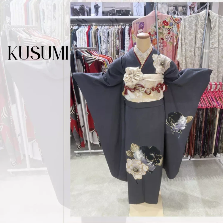 TAKAZEN神戸旧居留地店でくすみグレー地お振袖のご紹介！高身長さんに似合うシンプルワンポイントお振袖