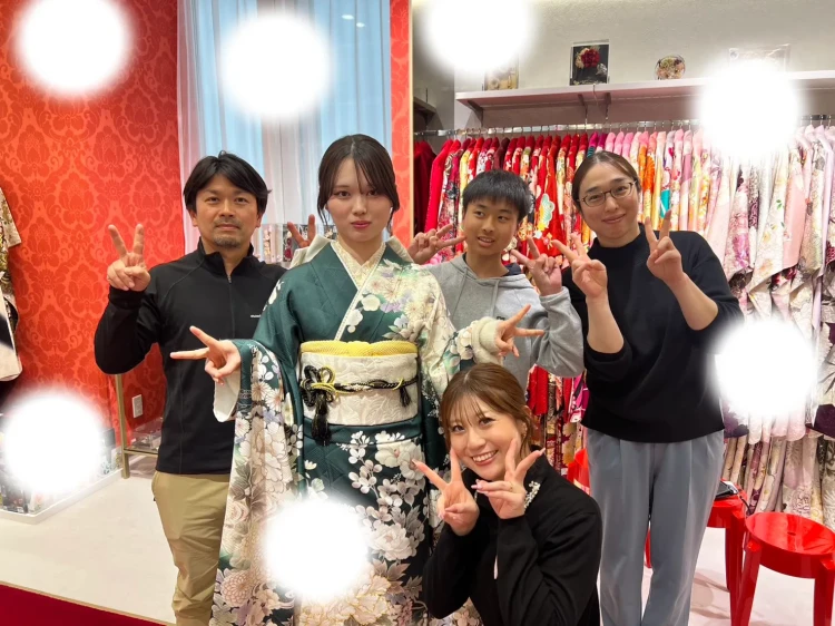 正統派古典の緑色振袖