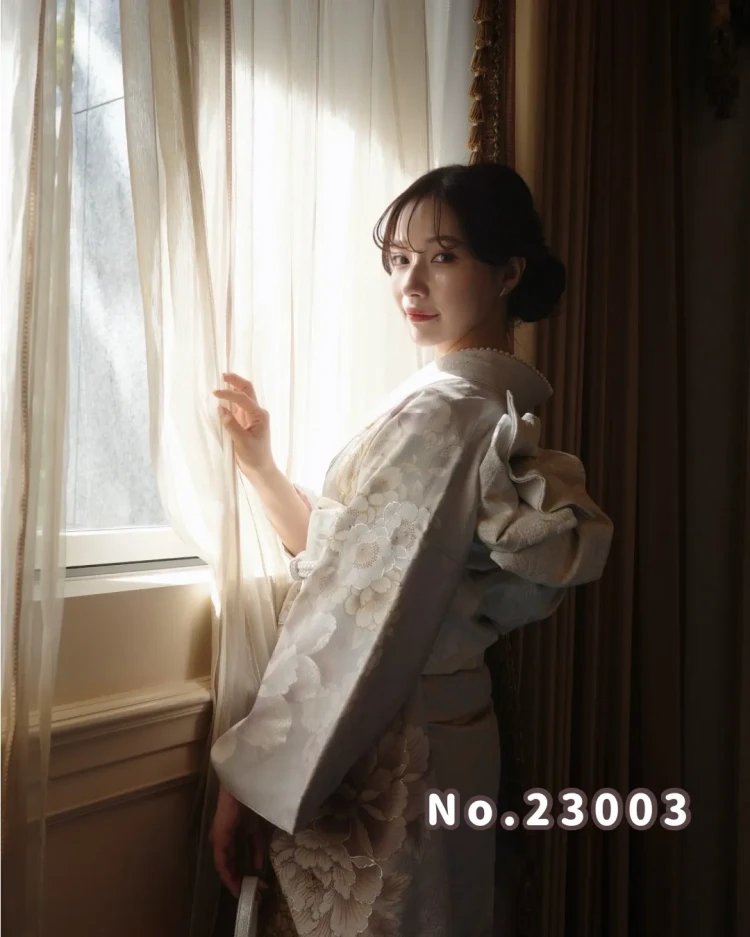 村瀬紗英ちゃんご着用のくすみカラー振袖