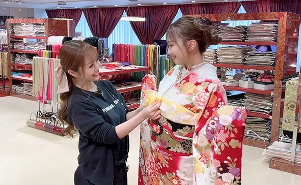 大阪梅田で成人式前撮りでママ振袖撮影をお探しの方
