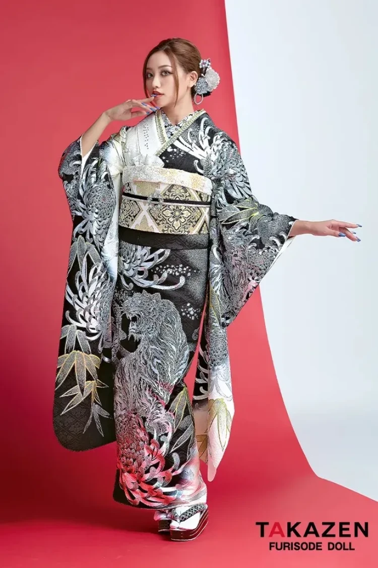 TAKAZEN堺店で人気の渋くてかっこいいジャパンモード黒×シルバー成人式振袖。