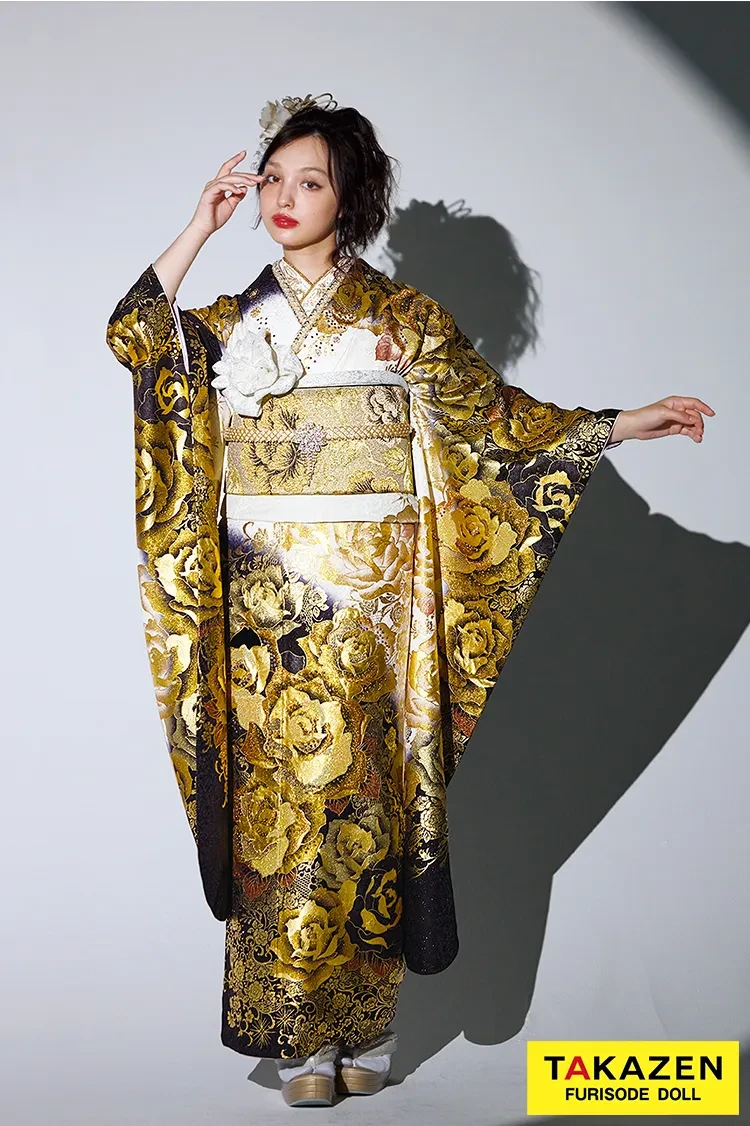 タカゼンオリジナルのMODE系振袖白地に黒と金のスワロフスキー振袖