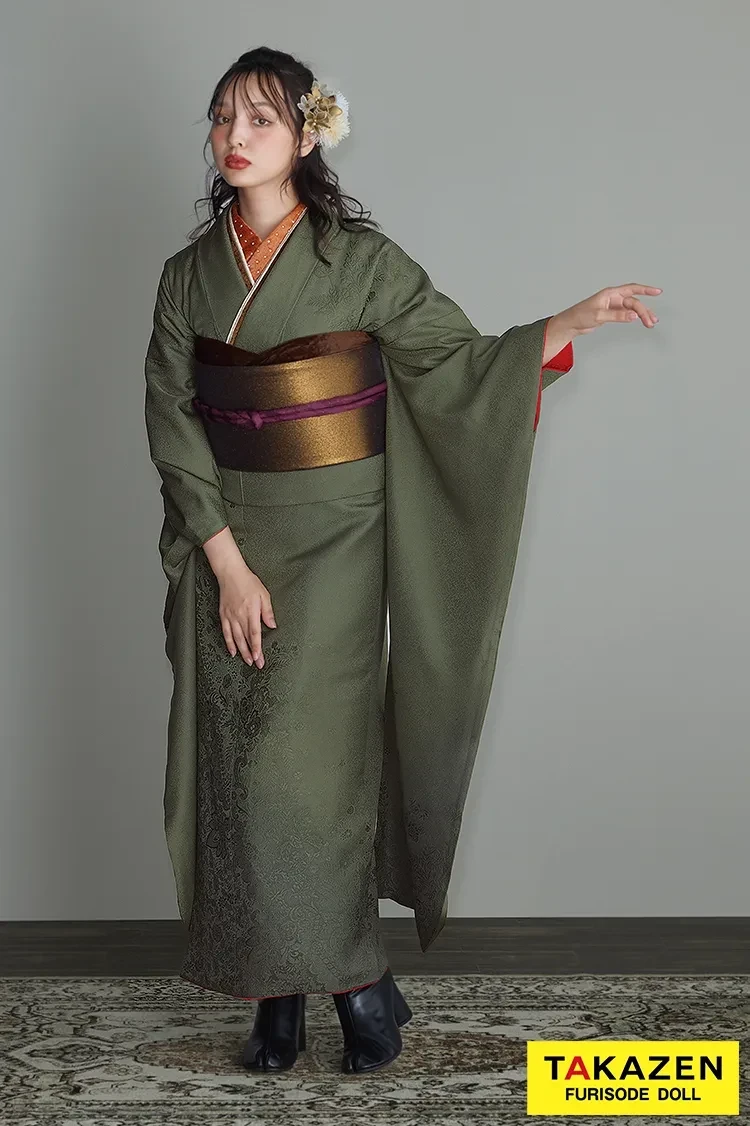 振袖レンタル　TAKAZEN　ヴィンテージスタイル　緑/グリーン　無地　大人っぽい　かっこいい　粋な振袖　レトロ　ブーツコーデ　目立つ　シンプル　香川るな【通販可】24036