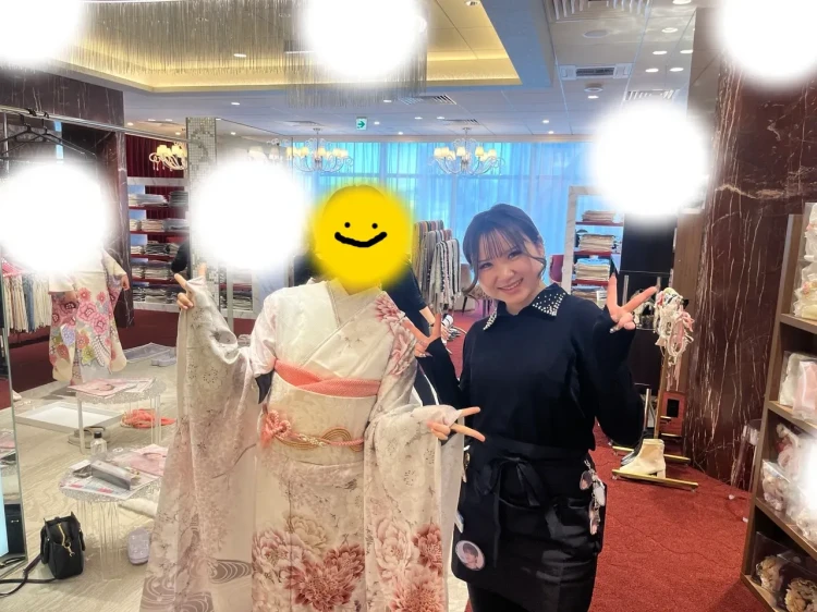 TAKAZEN東京表参道店Flagshipで優しめピンク色の振袖をご契約いただいたお客様の紹介