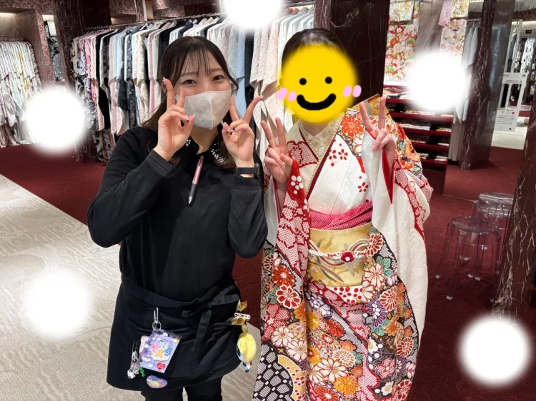 TAKAZEN東京表参道店Flagshipで赤や白色の古典、絞りのプレミアム古典の振袖をご契約いただいたお客様の紹介