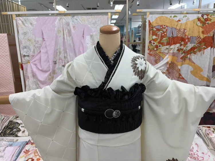 玉城ティナ×紅一点ブランド振袖ホワイト大人っぽいシンプル可愛いTAKAZEN心斎橋店