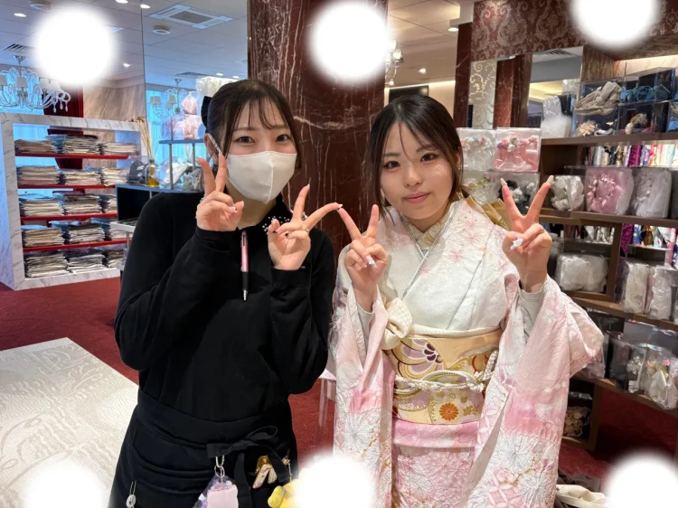 TAKAZEN東京表参道店Flagshipでプレミアム古典”関芳”のスワロフスキー付のピンク振袖をご契約いただいたお客様の紹介