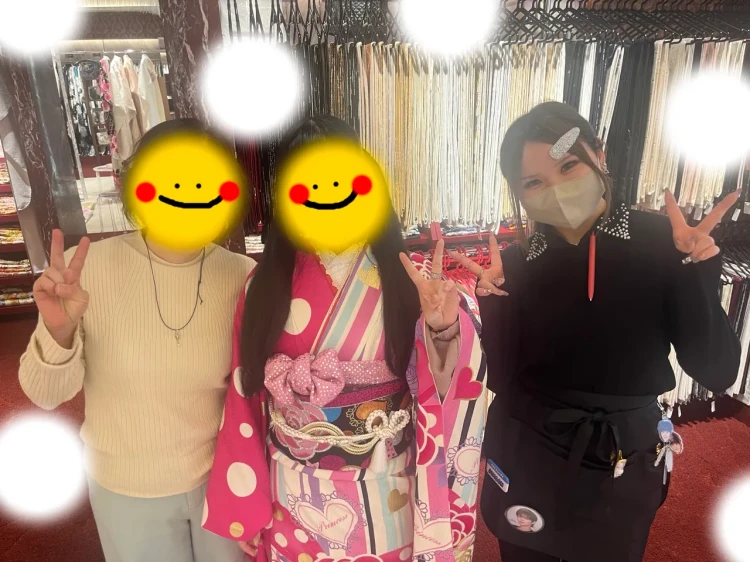 TAKAZEN東京表参道店Flagshipでピンク色や白色のポップなデザイン、水玉やハート柄の振袖をレンタルでご契約いただいたお客様の紹介