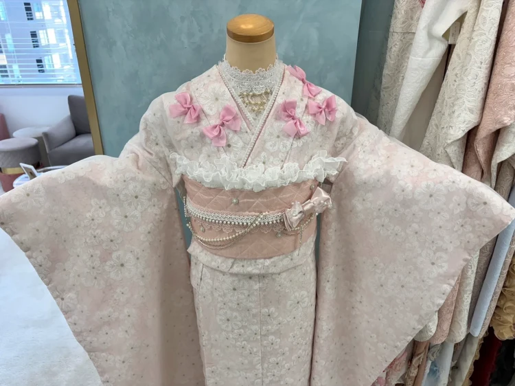 TAKAZENオリジナルキュートガーリーピンク色のお振袖のご紹介