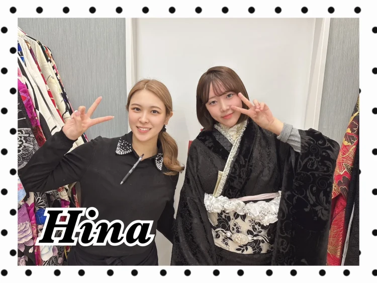 TAKAZEN橿原店の2028年成人の振袖姫ちゃん、くすみカラーの黒色振袖