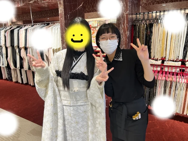 TAKAZEN東京表参道店Flagshipで白色でお花柄、総レースのお振袖をご契約いただいたお客様の紹介