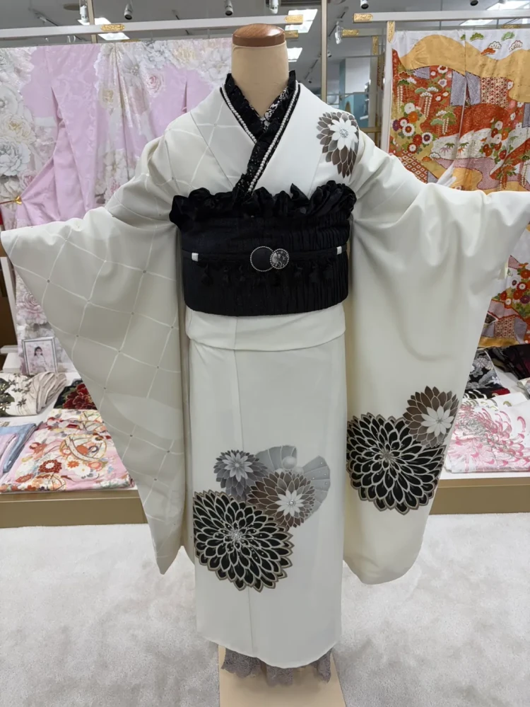 玉城ティナ×紅一点ブランド振袖ホワイト大人っぽいシンプル可愛いTAKAZEN心斎橋店