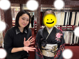 TAKAZEN東京表参道店Flagshipで黒でかっこいい振袖、お花柄の振袖をご契約いただいたお客様の紹介