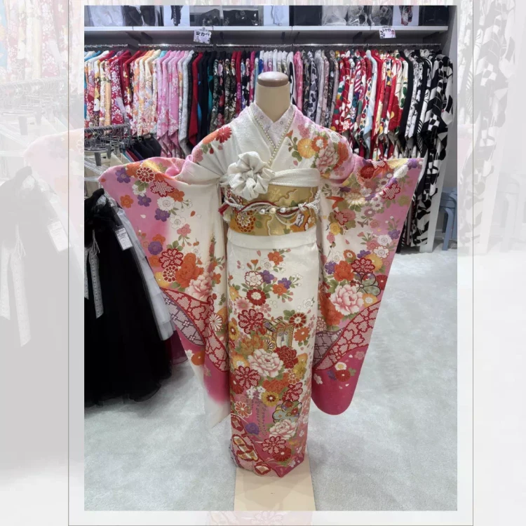 白地ピンク色の正統派古典振袖