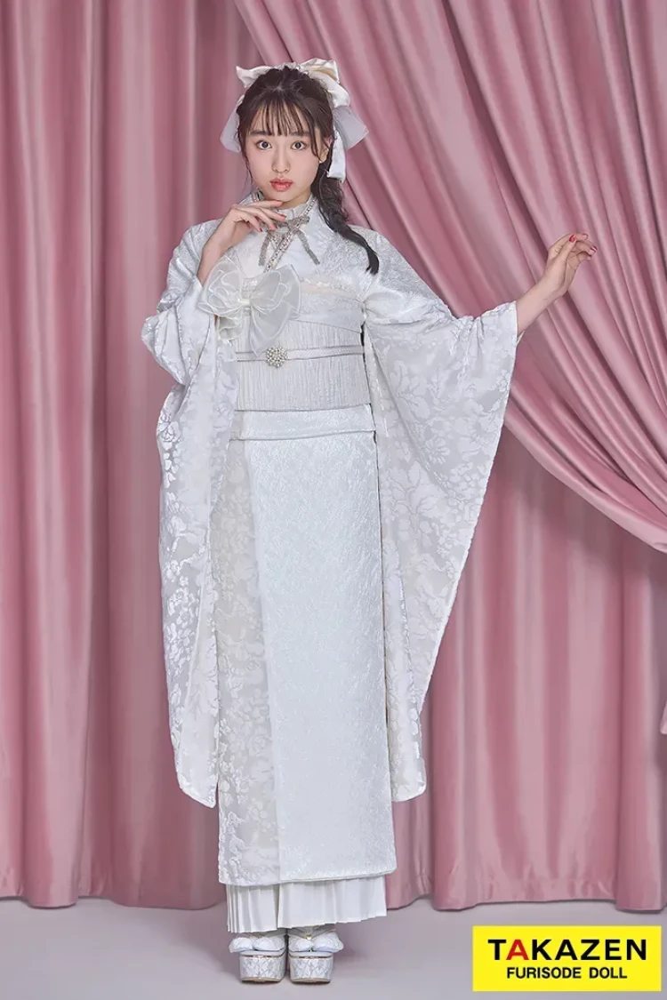 TAKAZEN奈良店で成人式振袖レンタルのシンプルで可愛い白のくすみカラーコーディネート