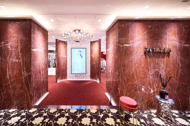 振袖選びの時間もトキメク体験になるのがTAKAZEN