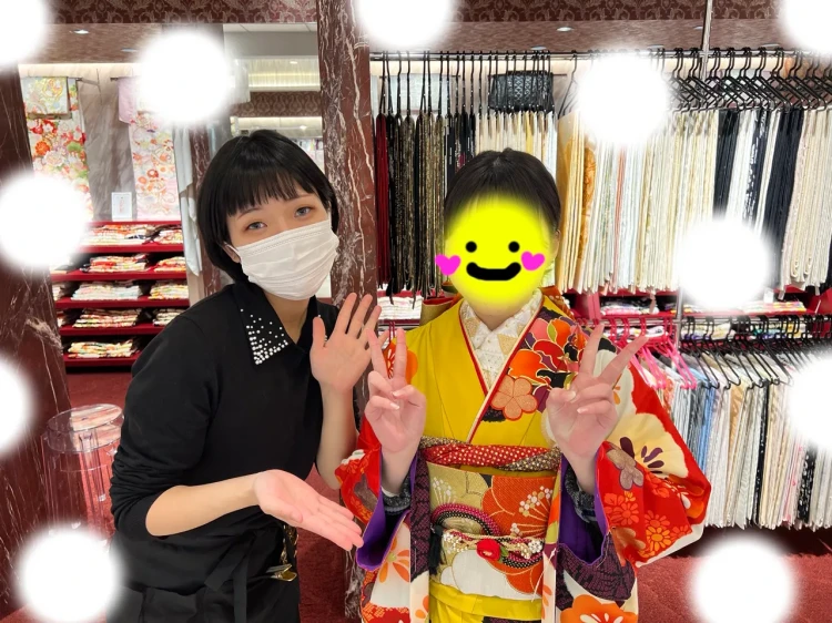TAKAZEN東京表参道店Flagshipで赤や黄色の古典、レトロ柄の振袖をご契約いただいたお客様の紹介