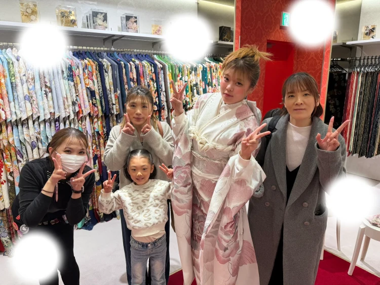 キラキラ華やかなモード振袖