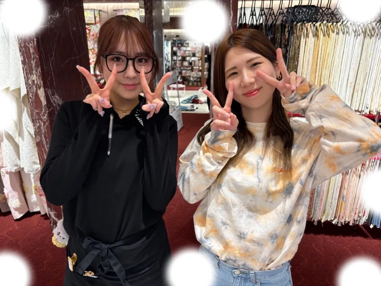 TAKAZEN東京表参道店Flagshipで紫色やゴールド色の、虎柄の振袖をレンタルでご契約いただいたお客様の紹介。