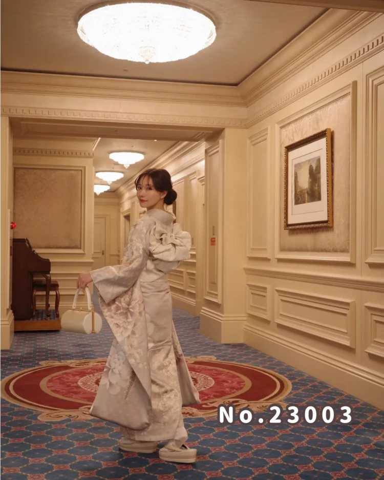 村瀬紗英ちゃんご着用のくすみカラー振袖