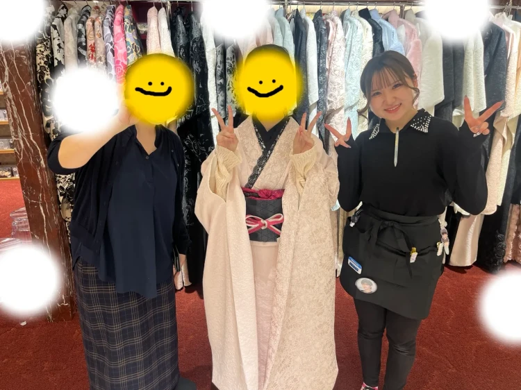 TAKAZEN東京表参道店Flagshipでピンク色のくすみカラーの振袖をご契約いただいたお客様の紹介