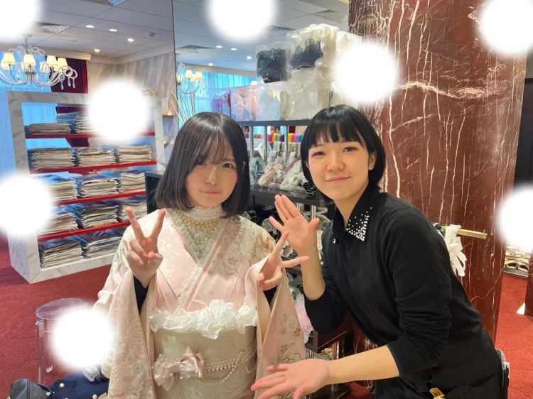 TAKAZEN東京表参道店Flagshipでコスメカラーのピンクの振袖をご契約いただいたお客様の紹介