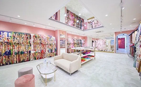 大阪梅田で成人式前撮りでママ振袖撮影をお探しの方