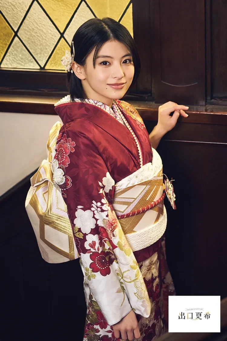 出口夏希の振袖をレンタルできるお店　タカゼン