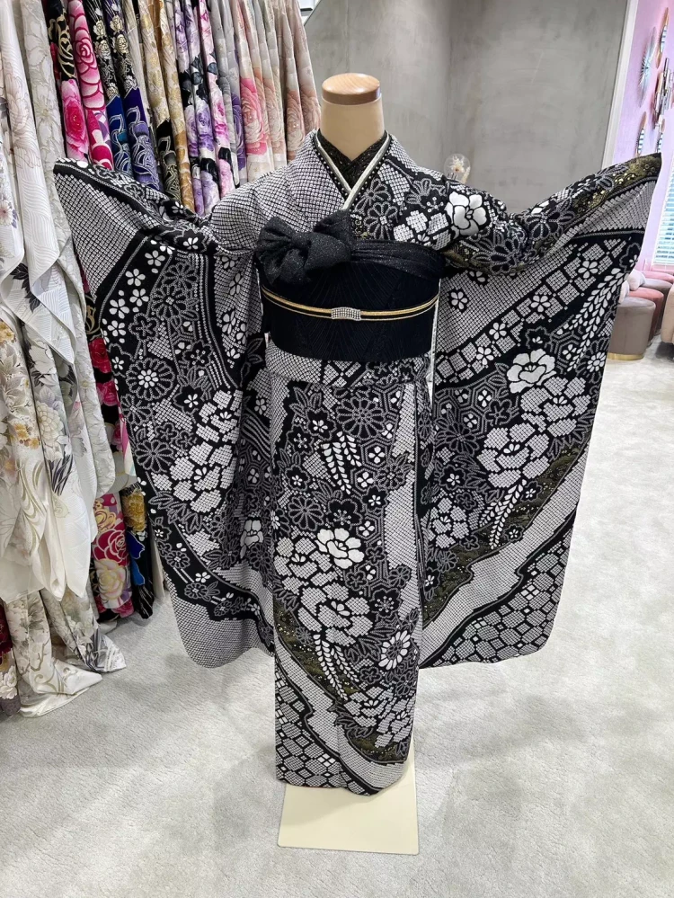 TAKAZEN姫路店　姫路市　成人式　卒業式　袴　振袖　イマドキ振袖　絞り柄振袖　絞り柄　モノトーン振袖　黒地振袖　ヴィンテージスタイル振袖　姫路振袖　加古川振袖　福崎振袖　市川振袖　神河振袖　鶴井振袖　