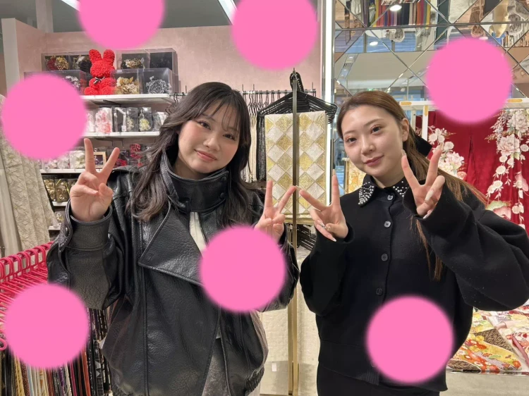 【神戸市・西宮市・尼崎市で卒業式袴をお探しの方へ】♡4日　お持ちのお振袖に黒とアイボリーの袴を選ばれた2026年卒業の姫ちゃん♡【TAKAZEN神戸旧居留地店】