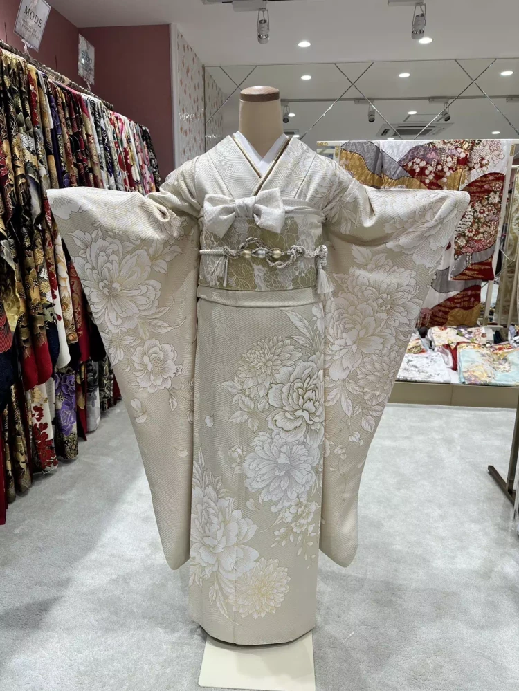 姫路 成人式振袖レンタル くすみベージュ淡色振袖 TAKAZEN姫路