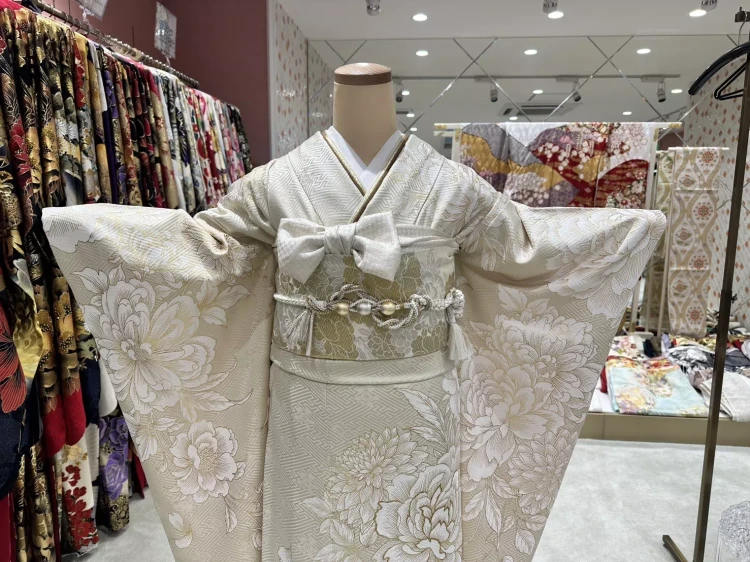 姫路 成人式振袖レンタル くすみベージュ淡色振袖 TAKAZEN姫路